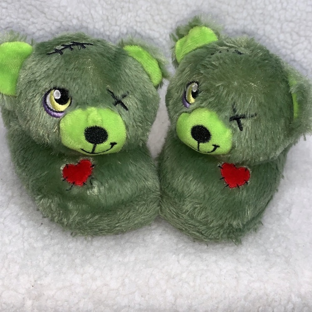 Build A Bear girls or boys size Large 1-2 slippers green Zoombies